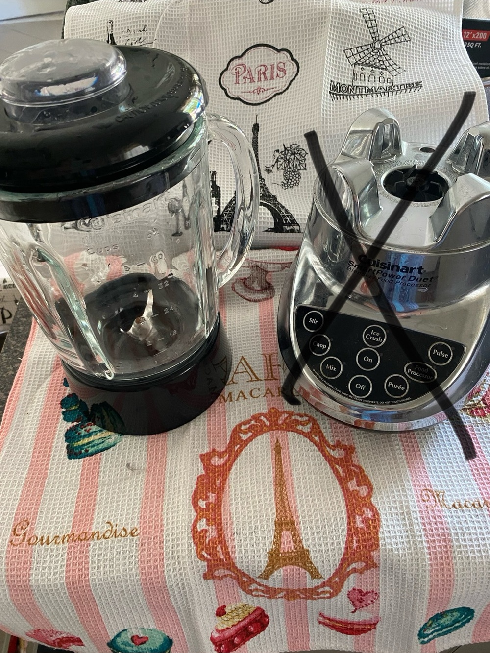 Cuisinart Chrome and Black Countertop
(no) Blender -JAR WITH BLADE AND LID ONLY